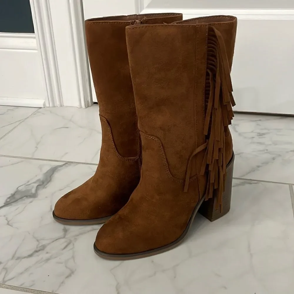 NEW! Brown fringe booties. Sz 7 - Picture 3 of 7